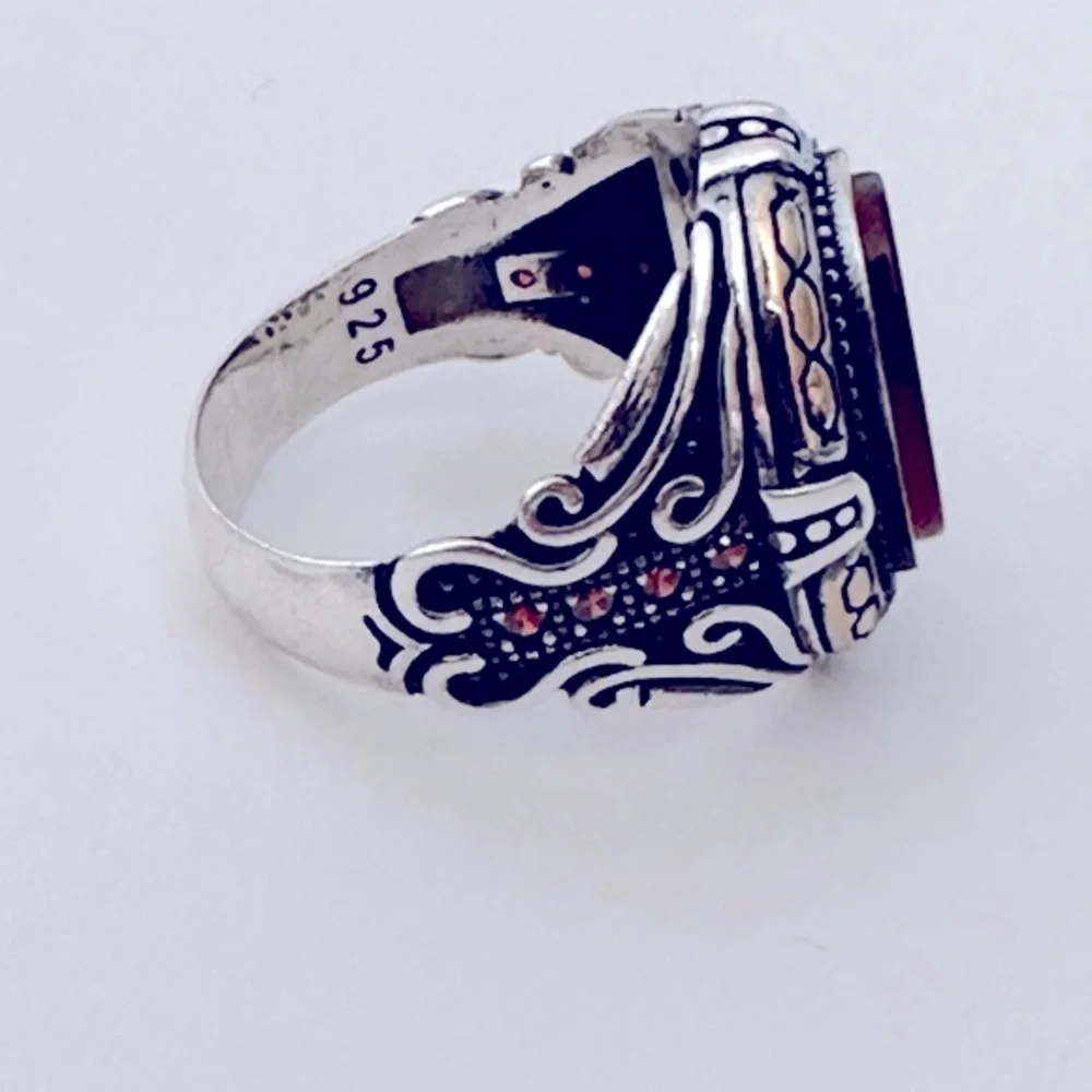 925 Silver stunning ring red oval stone